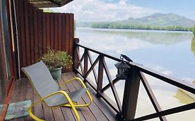 Gayang Friendly Water House Homestay
